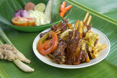 SATE KLATHAK DAN BAKMI JOWO PAK JEDE, BINTARO