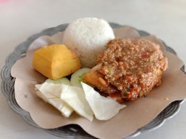 AYAM GEPUK PAK GEMBUS - KEMANGSARI