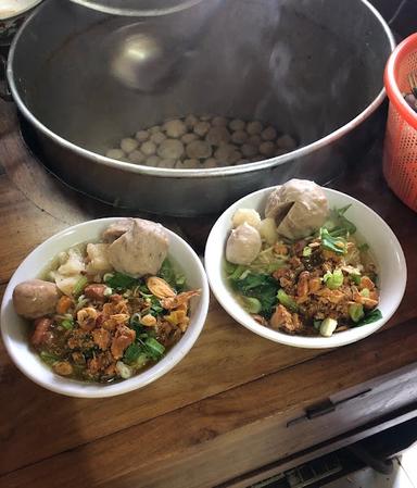 BAKSO DUA BERSAUDARA ASLI WONOGIR