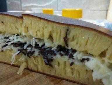 MARTABAK TELOR MANIS SIGIT