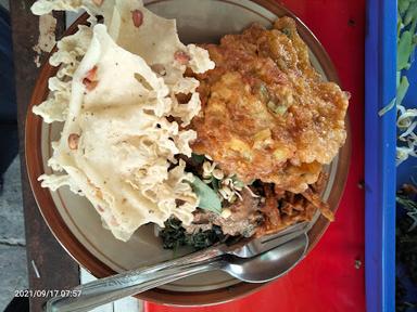 SOTO AYAM DAN NASI PECEL MADIUN PAK MUNIR