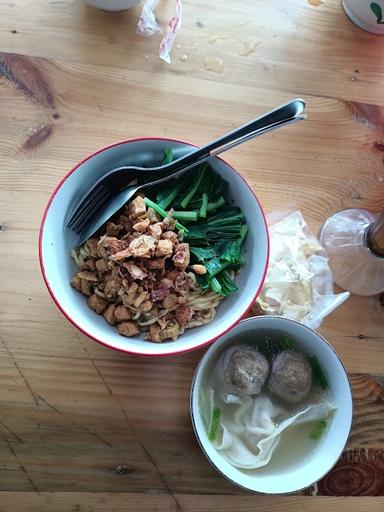 BAKMI DAN BAKSO KLANGENAN