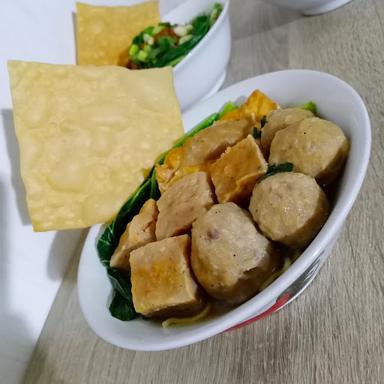 BAKSO URAT DAN MIE AYAM AZKA