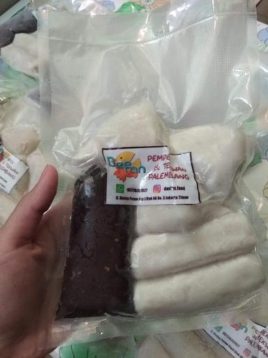 DEEFAN PEMPEK DAN TEKWAN PALEMBANG