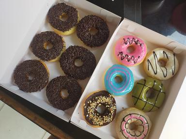 DONAT LUMER DAN PIZZA