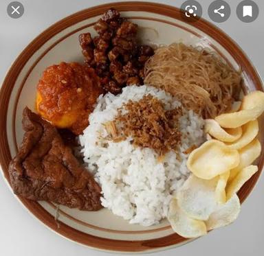 NASI UDUK & LONTONG SAYUR THIA