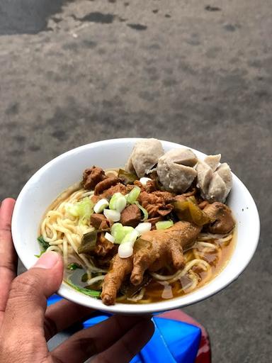 MIE AYAM (CEKER) & BAKSO LIK TRI