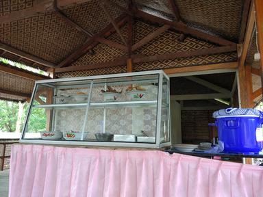 WARUNG MAKAN GAZEBO WATER BYUR