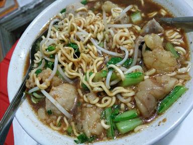 BAKSO DAN MIE AYAM MAS KABUL SOLO