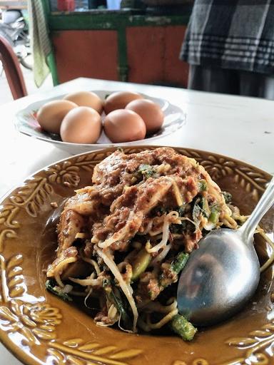 GADO GADO MAK IYAH