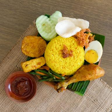 NASI KUNING LILY