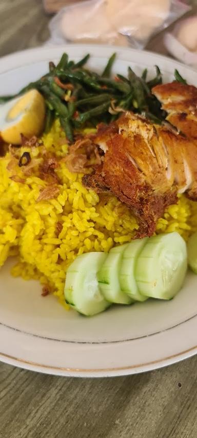 NASI KUNING MAMA VINA