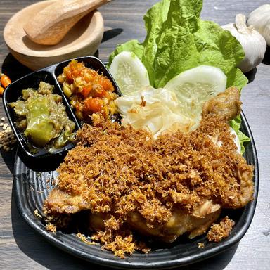 AYAM GEPHOK PONTIANAK