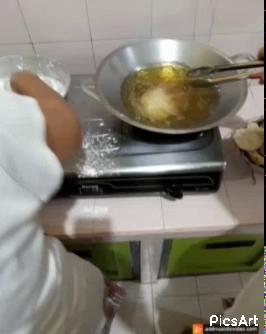 BAKMIE FLAMBOYAN X KEDAI NOMNOM