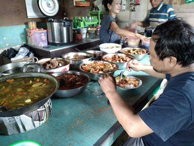 WARUNG MAKAN LAROS