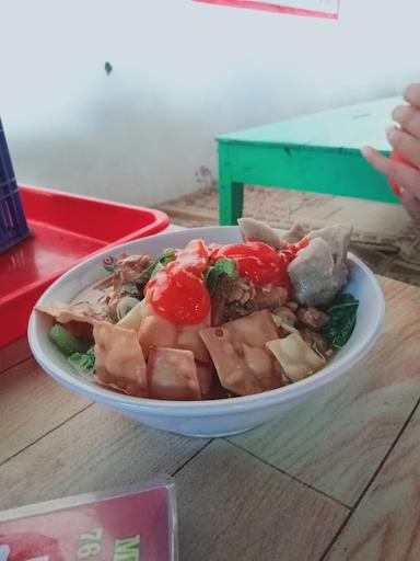 MIE AYAM BAKSO JINGGA JINGGO