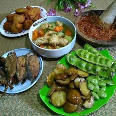 WARUNG MAKAN AYAM LENGKUAS MANTAB