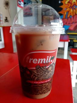 Photo's Fremilt Red Cafe Prambanan