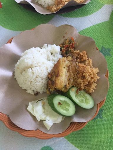 AYAM GEPREK DAN TAHU PENYET DEK NONO