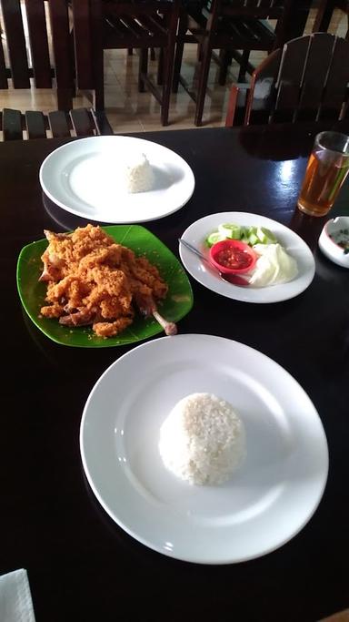 AYAM GORENG MBOK BEREK PRAMBANAN