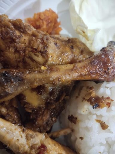 AYAM PANGGANG MBAH DINEM BOGEM