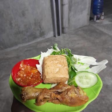 PECEL LELE MBAK EMA