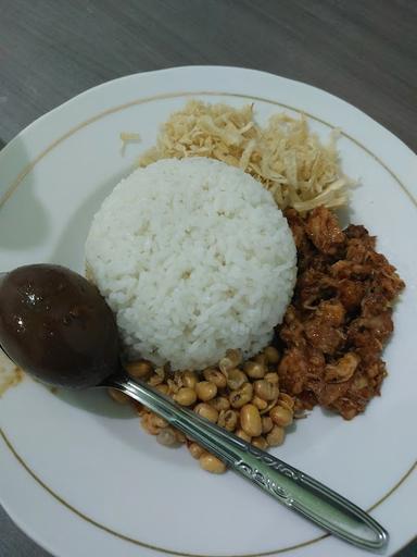 RUMAH MAKAN LESTARI PRAYA (BEBALUNG DAN AYAM PLECING KAMPOENG KHAS LOMBOK)