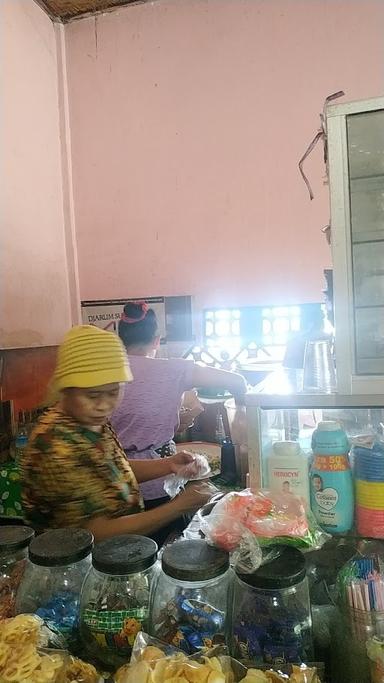 WARUNG PECEL SEDERHANA LEGENDA ( PECEL GERUNUNG VIRAL)