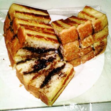 MARTABAK / ROTI BAKAR LOVIN