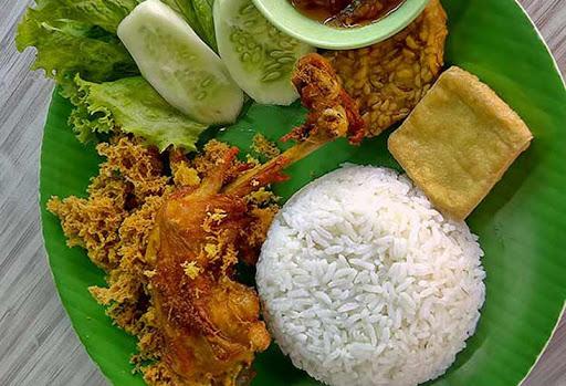 PECEL LELE AYAM BAKAR IBU DEWI