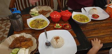 SOTO BETAWI & AYAM GORENG ABANG KAY