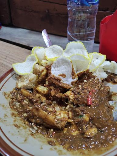 TAHU CAMPUR TAHU TELOR TAHU THEK-TGEK