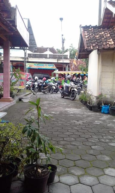 MIE AYAM BAKSO NUR BAROKAH