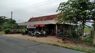 WARUNG KOPI PINGGIR SAWAH