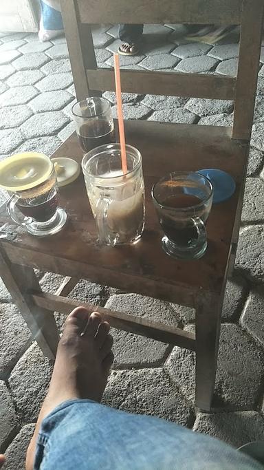 WARUNG KOPI PINGGIR SAWAH