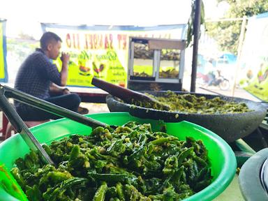 AYAM PENYET SAMBEL IJO BANG KUMIS