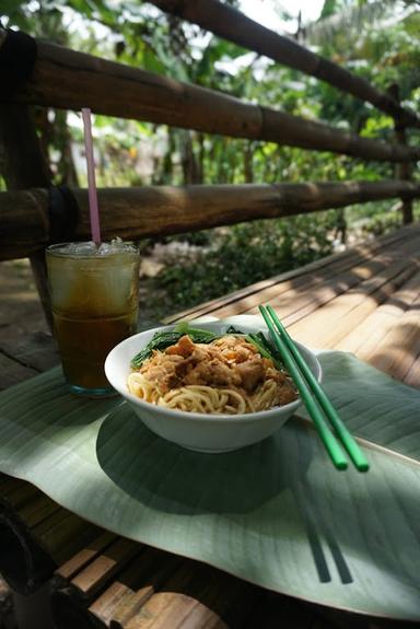 BAKSO & MIE AYAM 3 SEKAWAN