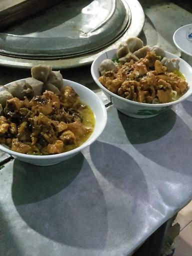 WARUNG BAKSO MIE AYAM MAS NARYO