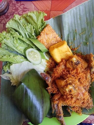 AYAM GORENG SERUNDENG TEH NITA