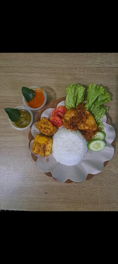 AYAM GORENG TEH YANTI