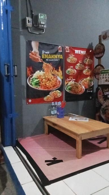 KEDAI ZIDNA MIE SAMBEL BAKAR & ES COKLAT MNCO