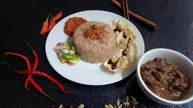 NASI DAN BUBUR GONJLENG MBAH SULTIAH