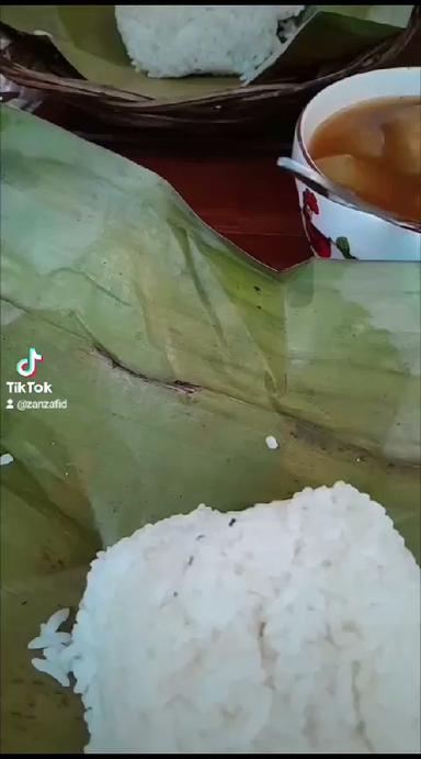 NASI TIMBEL KOMPLIT MANG KUS AYAM GORENG DADAKAN