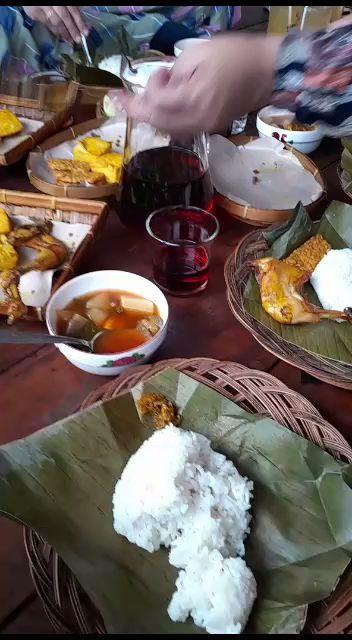 NASI TIMBEL KOMPLIT MANG KUS AYAM GORENG DADAKAN