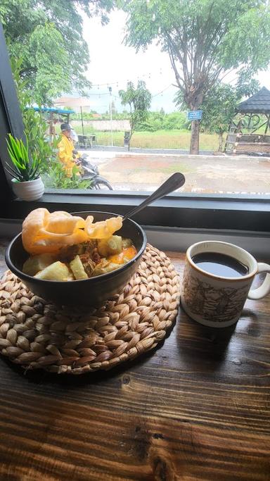 TERRACE SEPULUH (CAFE N RESTO) SARAPAN MAKAN SIANG DAN MAKAN MALAM ALA CARTE DAN JAJANAN KEKINIAN