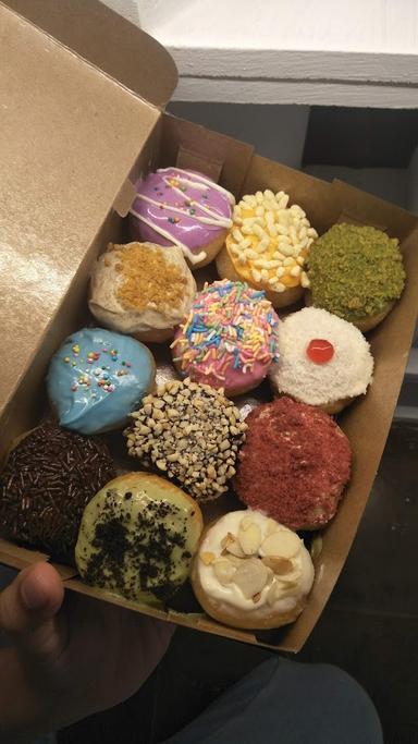 WOWNAT DONUTS