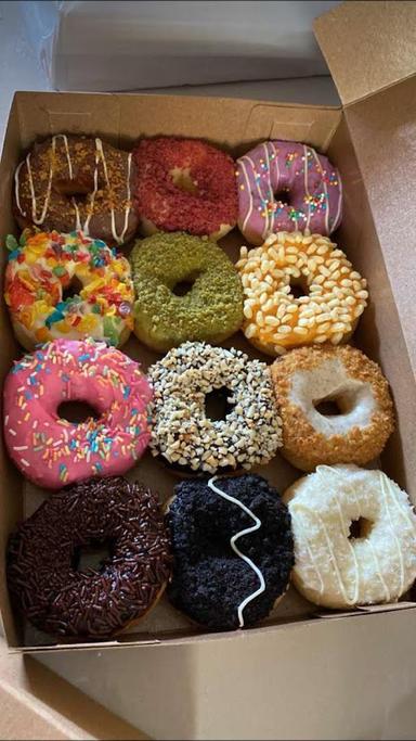 WOWNAT DONUTS