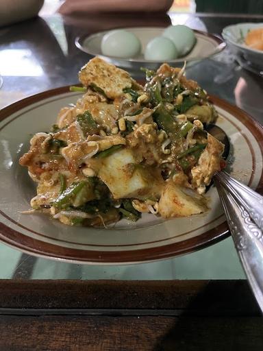 WARUNG GADO GADO BU GIYEM