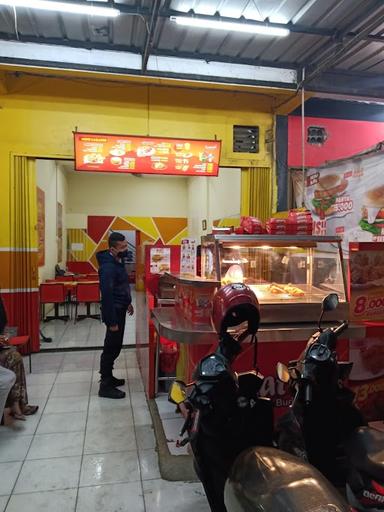 LAZATTO CHICKEN&BURGER PANCAWATI