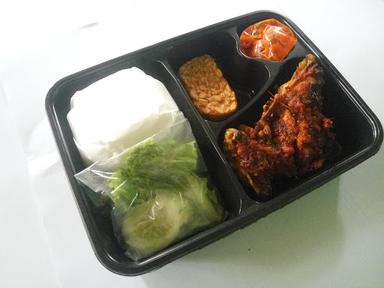 PONDOK LESEHAN AYAM BAKAR DAN BEBEK